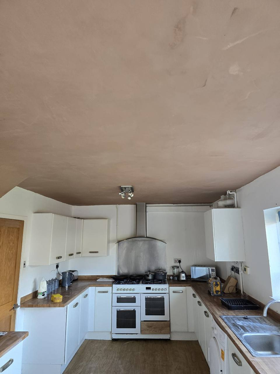 Kitchen ceiling after fresh plastering